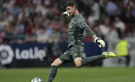 Placa de Thibaut Courtois en el Wanda, de nuevo llena de ratas