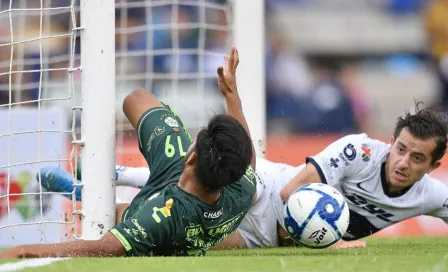 Eduardo Aguirre sufrió duro golpe en el Pumas vs Santos