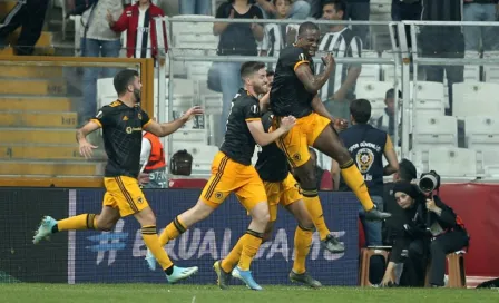 Raúl Jiménez y Wolves vencieron con gol de último minuto al Besiktas