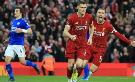 Liverpool mantuvo racha perfecta con agónico gol ante el Leicester 