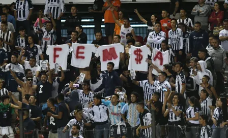 Aficionados de Monterrey protestan contra FEMSA