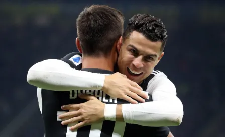 Cristiano Ronaldo 'besó' a Bonucci y Dybala tras triunfo de Juventus