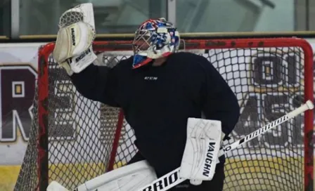 Petr Cech ya debutó con su equipo de hockey