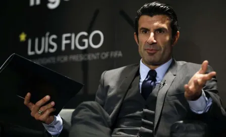   Figo: 'El futbol no tiene por qué estar en problemas políticos'