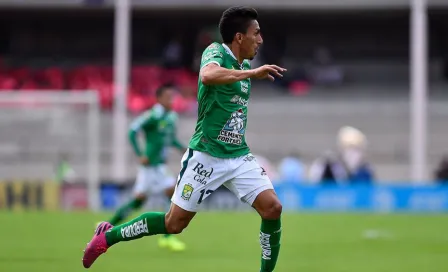 Ángel Mena cometió terrible error frente al arco en el Pumas vs León