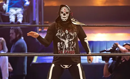 La Parka sufrió terrible caída durante lucha en Monterrey