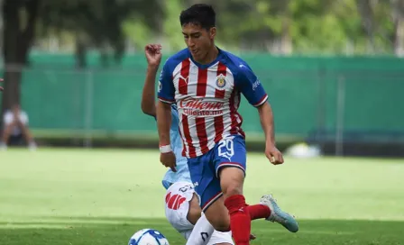 Alejandro Zendejas, baja de Chivas entre siete y nueve meses