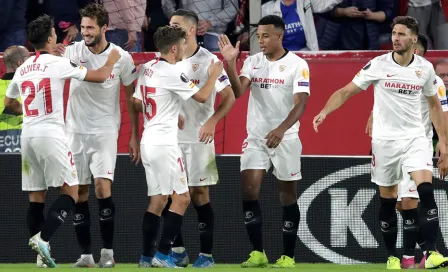 Sevilla goleó al Dudelange en Europa League sin Chicharito