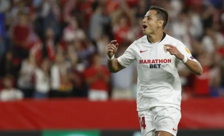 Chicharito: 'Yo no estoy sufriendo por ganar menos en el Sevilla'