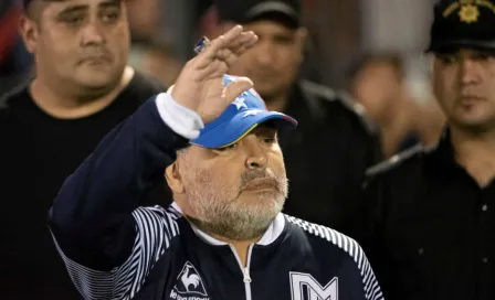 Diego Maradona recibió emotivo homenaje  en goleada sobre  Newell's