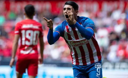 Chivas derrotó a Toluca y se aferra al 'milagro' de la Liguilla