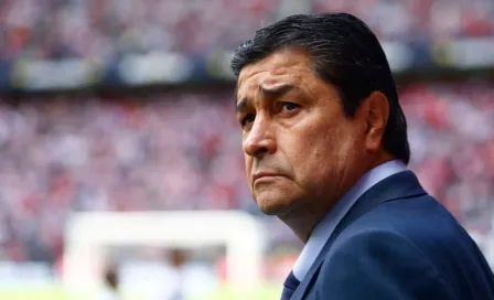 Luis Fernado Tena quiere seguir con Chivas en 2020