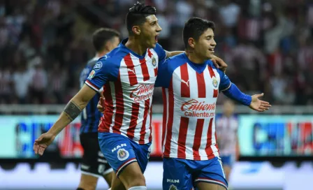 Chivas derrotó a Querétaro y se aferra al 'milagro' de la clasificación