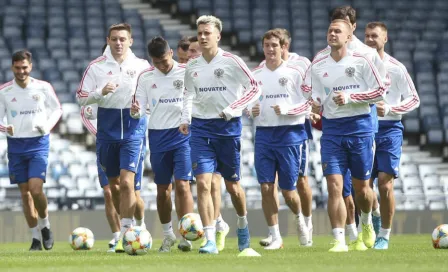 Selección de Rusia se negó a jugar con nueva playera por similitud con Serbia