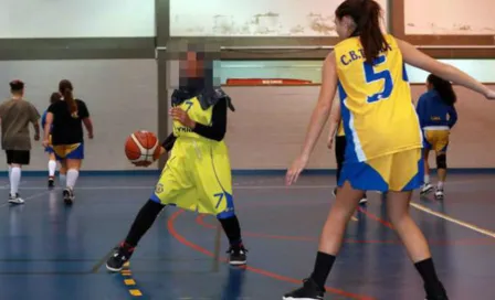 Árbitros impidieron jugar basquetbol a joven musulmana en Portugal