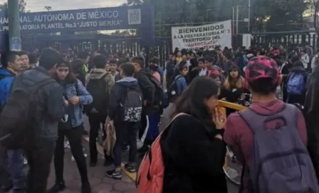 Alumnas de la Prepa 3 exigen renuncia de académicos por acoso