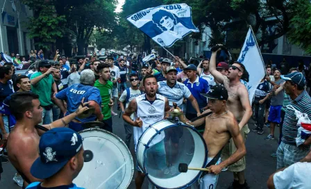 Afición de Gimnasia se manifestó para pedir la continuidad de Maradona