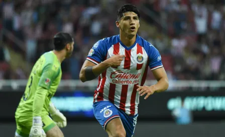 Alan Pulido presumió a un coleccionista de sus playeras