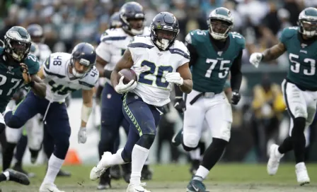 Seattle venció a Philadelphia, con un Rashaad Penny en plan grande