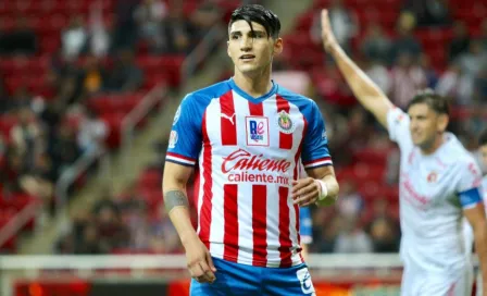 Carlos Santos arremetió contra Alan Pulido por su campeonato de goleo