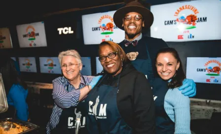 Cam Newton regaló más de mil cenas de Acción de Gracias