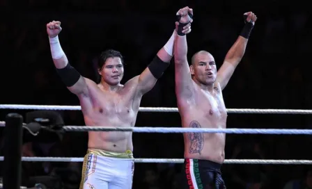 Caín Velásquez y Humberto Carrillo vencieron a The O.C en WWE México