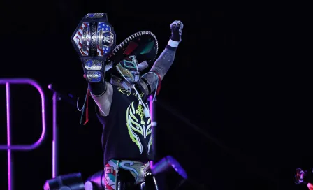 Afición se rindió ante Rey Mysterio pese a derrota en WWE México