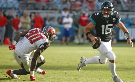 Buccaneers aprovechó errores de Foles para derrotar a Jaguars