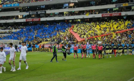 América: Aficionados alientan a las Águilas con mosaico ochentero