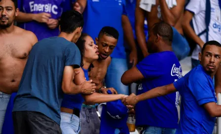 Afición de Cruzeiro causó destrozos en el Estadio Mineirão tras descender