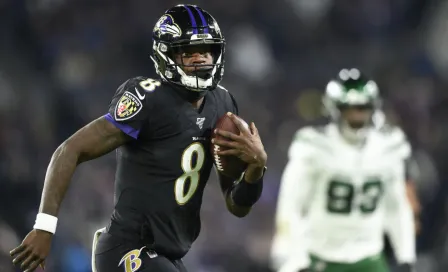 Lamar Jackson rompió récord de yardas por tierra de un quarterback en una temporada