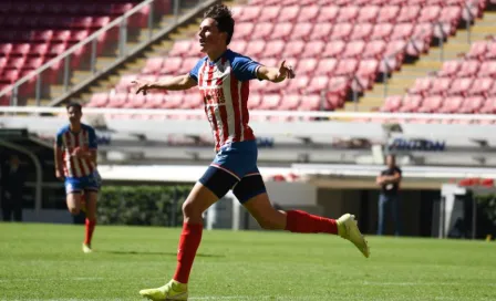 Edson Álvarez felicitó a Gabriel Martínez por campeonato de Chivas Sub 17