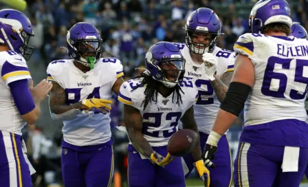 Vikings mantiene vivas sus esperanzas de Playoffs tras aplastar a Chargers