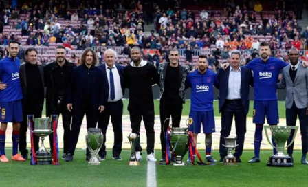  Barcelona homenajeó a la plantilla del sextete en Camp Nou 