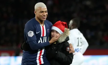 Mbappé cumplió 'deseo de Navidad' a niño que interrumpió el PSG vs Amiens