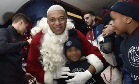 Mbappé se convirtió en Santa Claus para convivir con pequeños fans del PSG