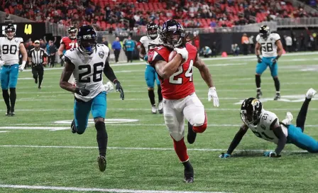 Falcons mantuvo racha perfecta al derrotar en casa a Jaguars