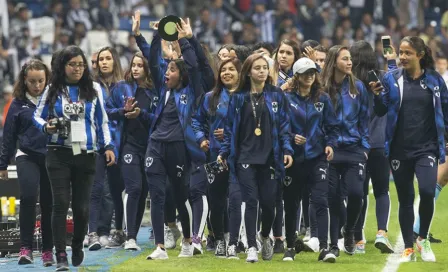 Rayadas recibieron homenaje previo a Final entre Monterrey y América