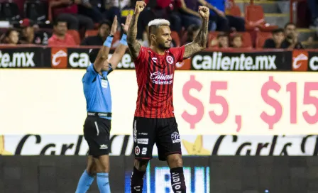 Julián Velázquez quiere mantenerse en Xolos, a pesar de interés de Gallos