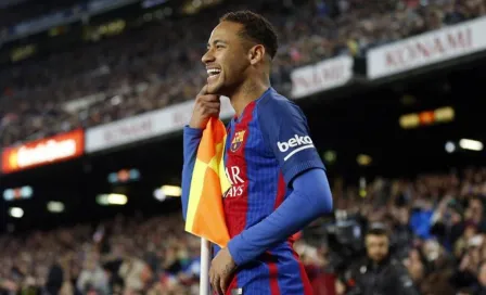 Neymar se convertirá en jugador del Barcelona a partir de enero 