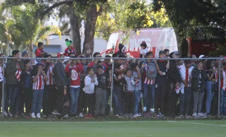 Chivas: Más de mil aficionados asistieron a entrenamiento a puerta abierta