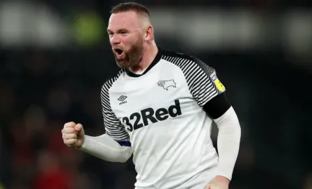 Wayne Rooney debutó como 'jugador-entrenador' en triunfo del Derby County