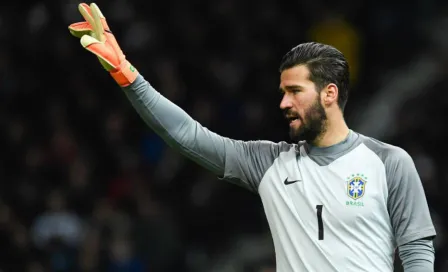 Alisson fue reconocido como el mejor futbolista brasileño en Europa