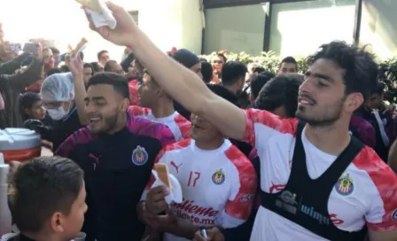 Chivas partió rosca de Reyes con su afición