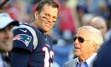 Robert Kraft 'reza' para que Brady siga en los Patriots