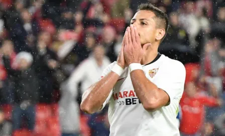 Sevilla buscaría nuevo delantero ante poca eficacia de Chicharito