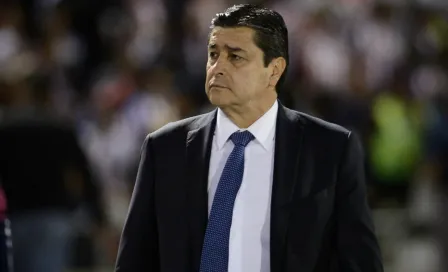 Chivas: Luis Fernando Tena confirmó que tiene contrato de año y medio