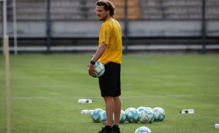 Diego Forlán dirigió su primer entrenamiento con Peñarol