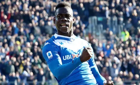 Lazio, multado por cánticos racistas a Mario Balotelli