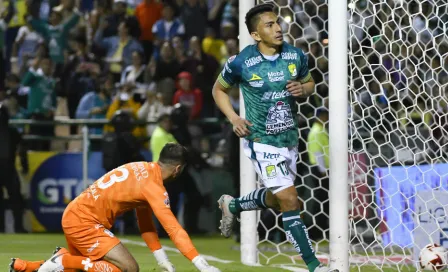 León derrotó al Querétaro con dos penaltis de Mena